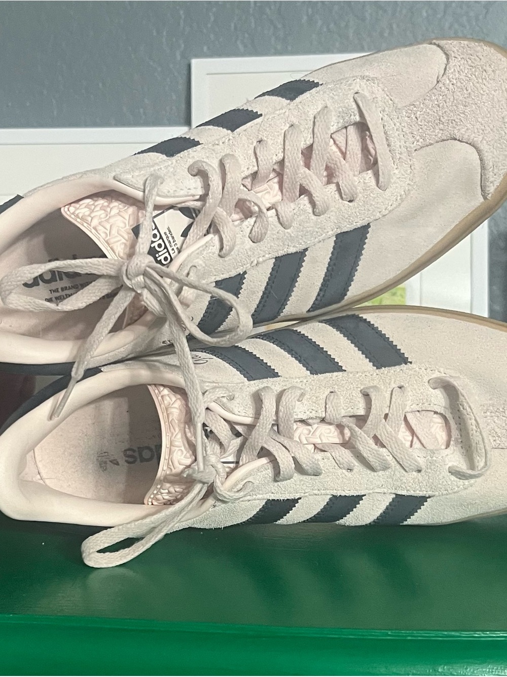 🩷🖤 ADIDAS Gazelle Bold Platform Sneakers Women’s Size 9 pale pink/ black Suede